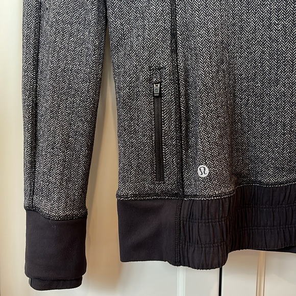 Lululemon Heathered Black/Grey Sweater, Size 6 - Picture 5 of 6